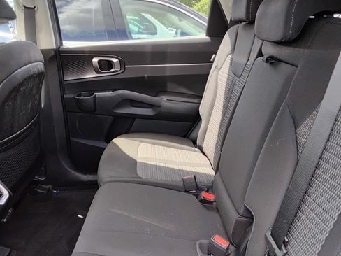 Used 2025 Kia Sorento LX FWD image 11