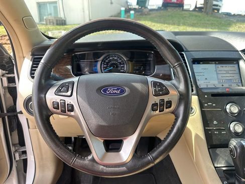 Used 2016 Ford Taurus Limited image 12