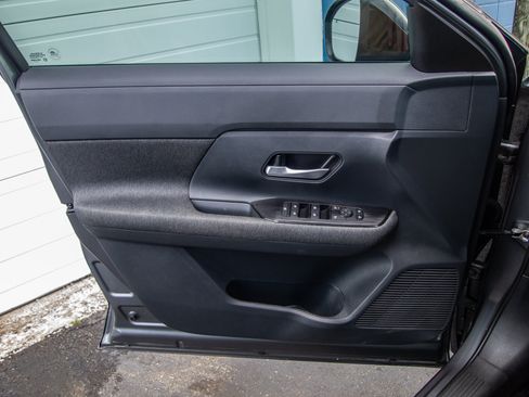 Used 2026 Nissan Kicks SV FWD image 11