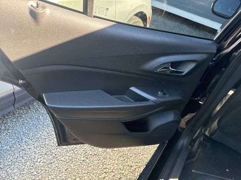 Used 2025 Chevrolet Trax ACTIV w/ Sunroof Package image 13