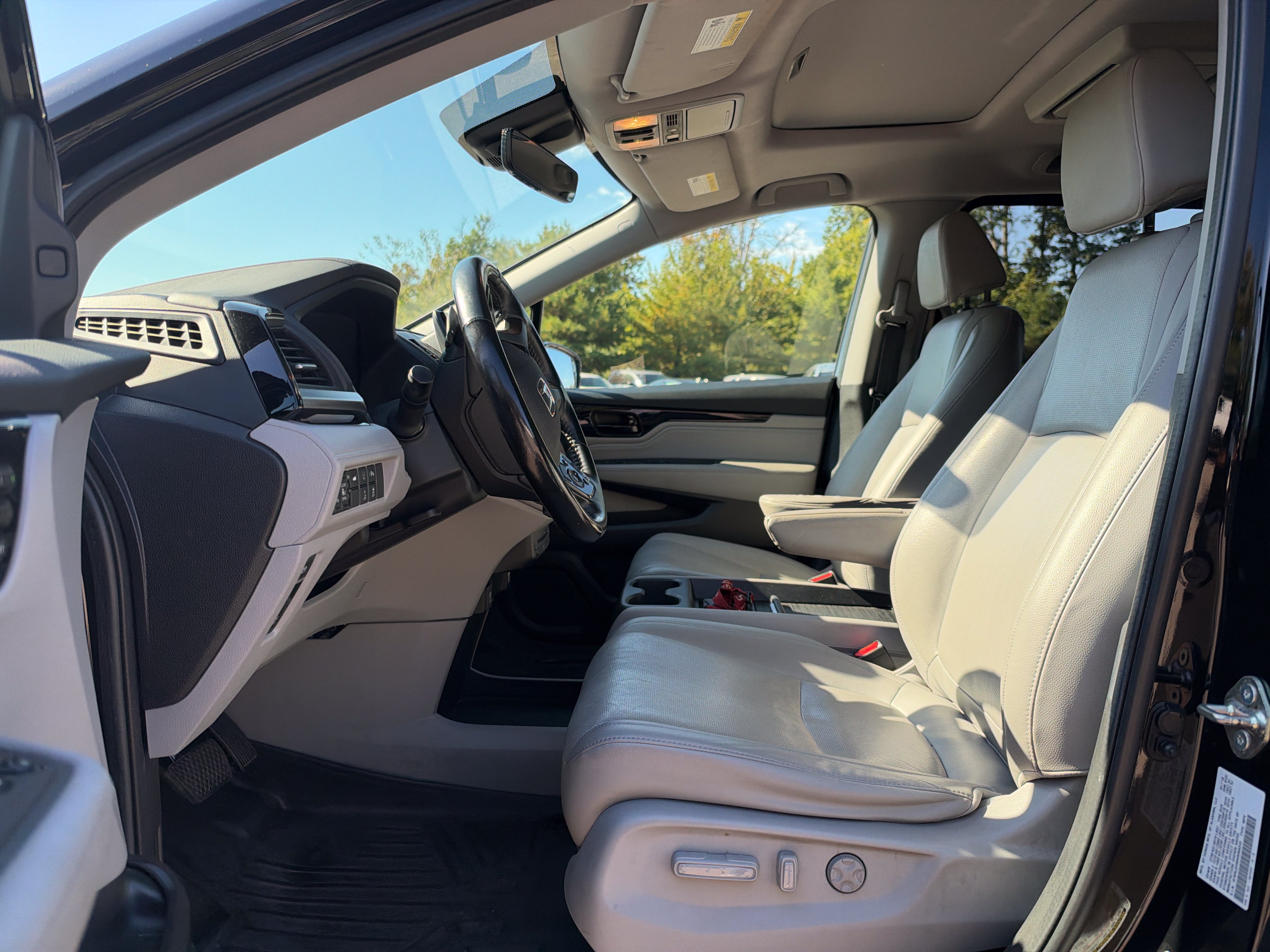 Used 2019 Honda Odyssey Elite image 4