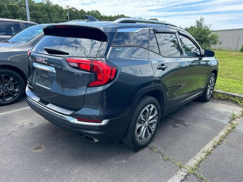 Used 2019 GMC Terrain SLT w/ Preferred Package FWD image 2