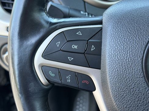 Used 2016 Jeep Cherokee Latitude w/ Cold Weather Group AWD/4WD image 23
