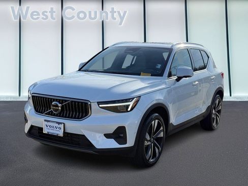 Used 2023 Volvo XC40 B5 Ultimate w/ Protection Package Premier image 9