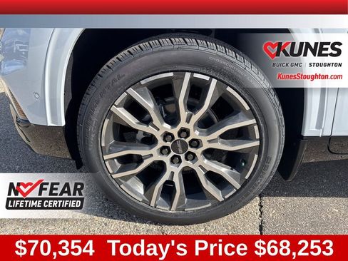 New 2026 GMC Acadia Denali Ultimate w/ LPO, Floor Liner Package AWD/4WD image 17
