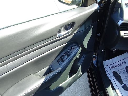 Used 2025 Nissan Altima 2.5 SV FWD image 14