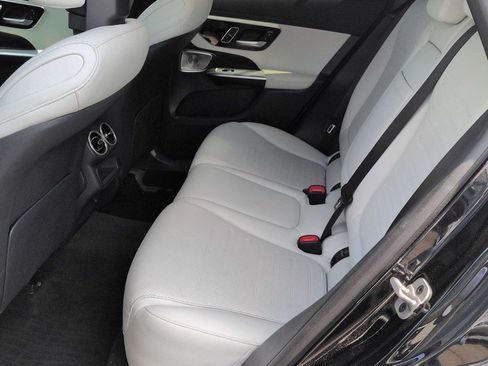 Used 2024 Mercedes-Benz GLC 300 4MATIC image 21