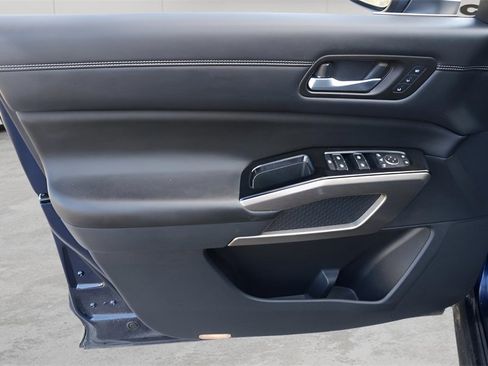 Used 2022 Nissan Pathfinder Platinum w/ Cargo Package image 19