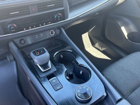 Used 2025 Nissan Rogue SV image 40