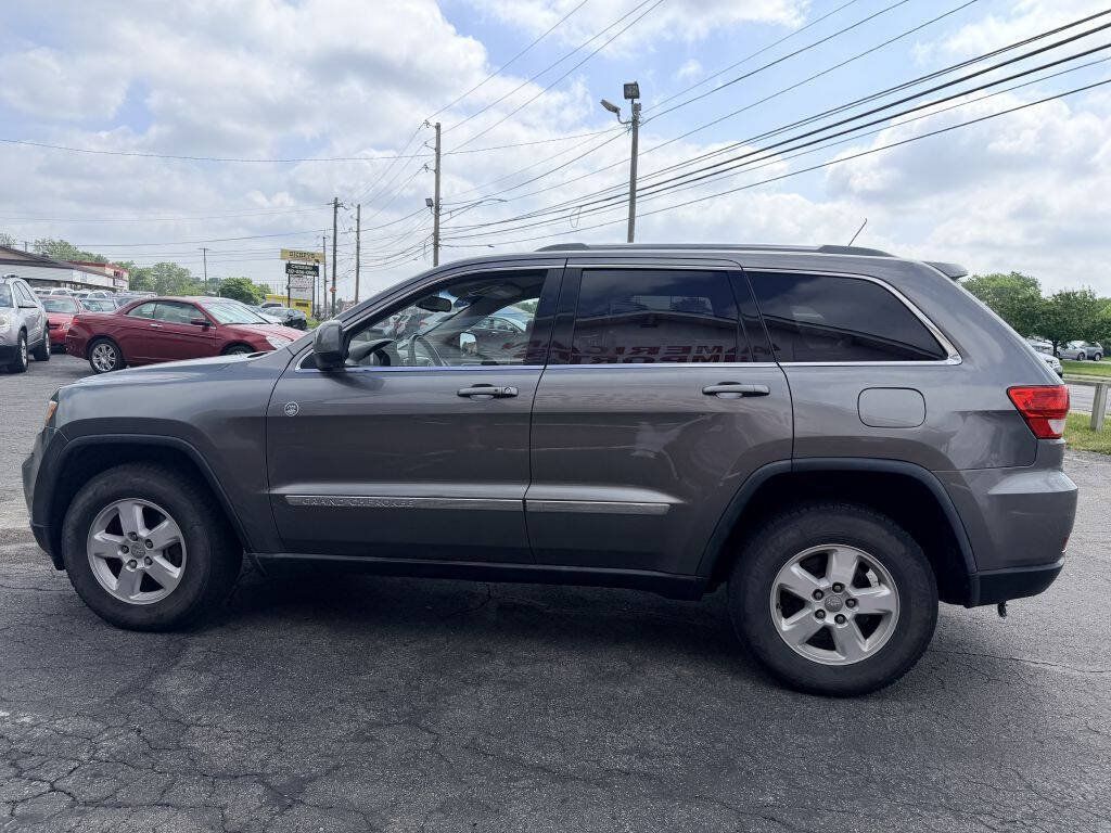Used 2012 Jeep Grand Cherokee Laredo w/ Laredo E Group AWD/4WD image 3