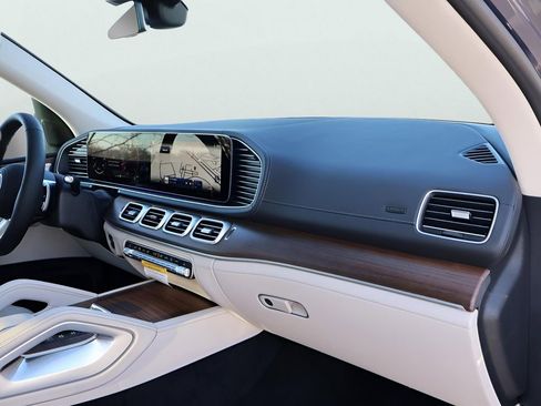 New 2026 Mercedes-Benz GLS 450 4MATIC image 11