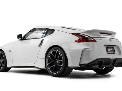 Used 2018 Nissan 370Z NISMO image 10