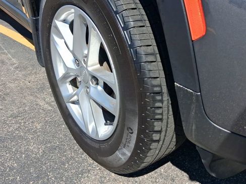 Certified 2023 Jeep Grand Cherokee Laredo X AWD/4WD image 6