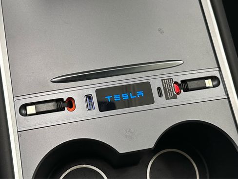 Used 2023 Tesla Model Y Long Range image 28