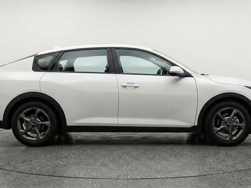 Used 2025 Kia K4 LXS image 11