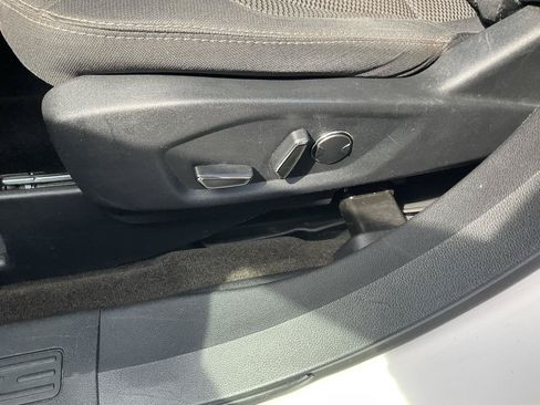 Used 2018 Ford Explorer XLT AWD/4WD image 28