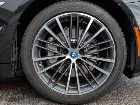 Certified 2023 BMW 530e w/ Premium Package image 14