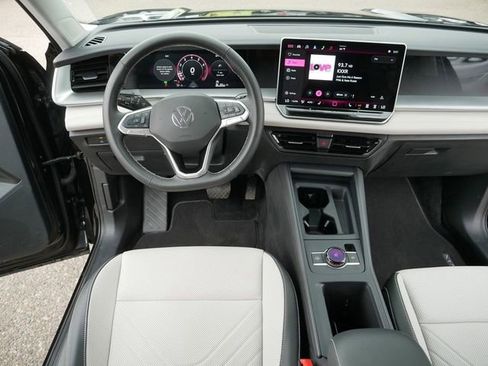 Certified 2025 Volkswagen Tiguan SE AWD/4WD image 21