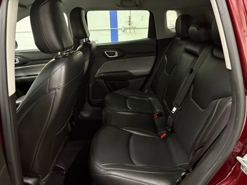 Used 2022 Jeep Compass Latitude image 12