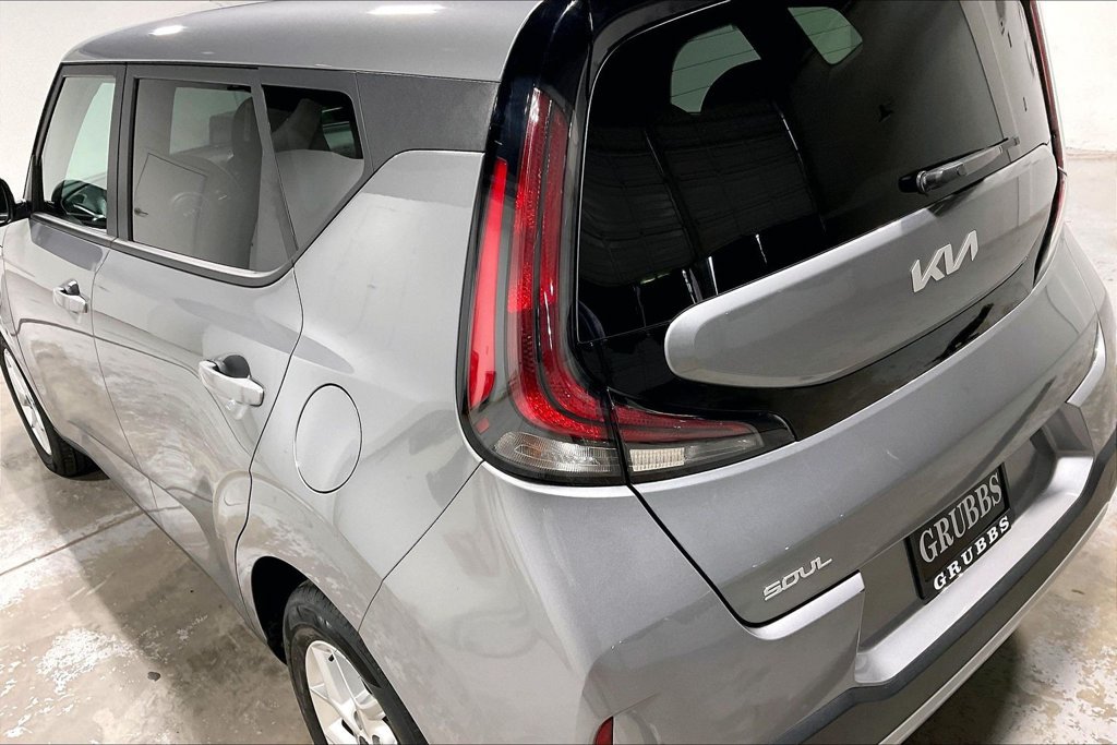 Used 2025 Kia Soul LX w/ LX Technology Package FWD image 37