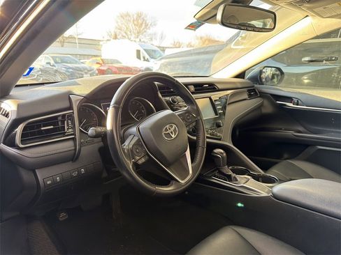 Used 2019 Toyota Camry SE image 6