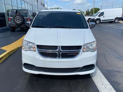 Used 2016 Dodge Grand Caravan SXT image 3