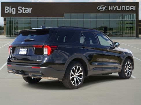 Used 2025 Ford Explorer ST-Line image 6