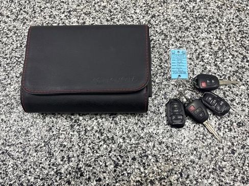 Used 2019 Toyota Tacoma SR image 21