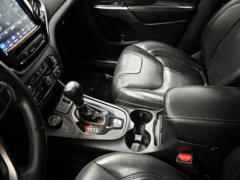 Used 2019 Jeep Cherokee Limited AWD/4WD image 21