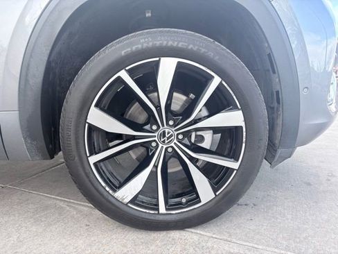 Used 2024 Volkswagen Atlas SEL Premium R-Line image 30