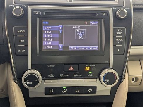 Used 2014 Toyota Camry SE image 17