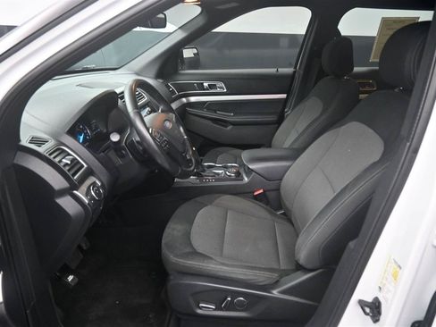 Used 2017 Ford Explorer XLT w/ Equipment Group 201A AWD/4WD image 11