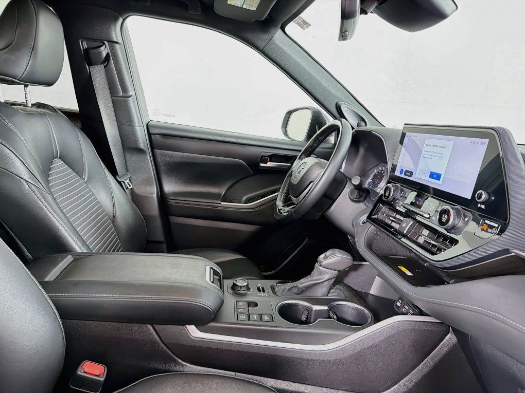 Used 2024 Toyota Highlander XSE AWD/4WD image 35