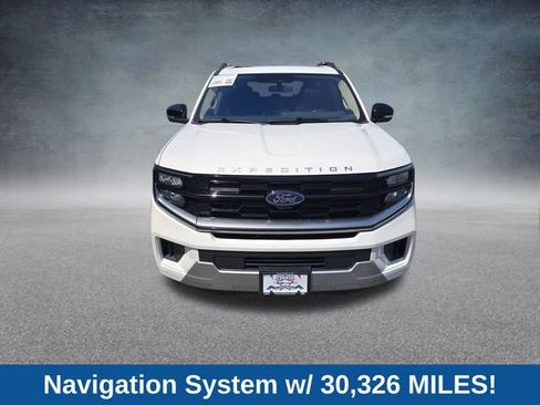 Used 2025 Ford Expedition Max Platinum w/ Platinum Ultimate Package AWD/4WD image 2