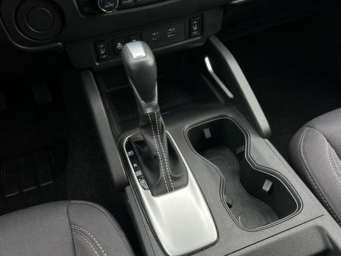 Used 2025 Nissan Frontier SV w/ SV Convenience Package RWD image 23