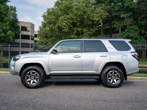 Used 2020 Toyota 4Runner TRD Off-Road AWD/4WD image 9
