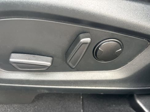 Used 2022 Ford Explorer XLT w/ Equipment Group 202A image 21