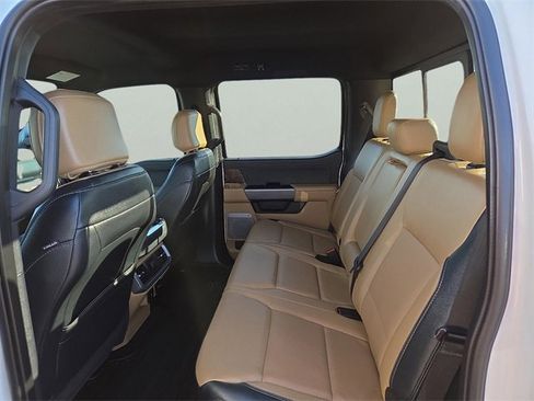 Used 2023 Ford F150 Lariat w/ Trailer Tow Package image 9