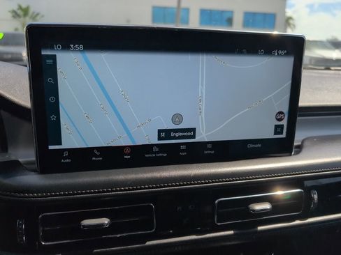 Used 2022 Lincoln Nautilus FWD w/ Premium Package image 17