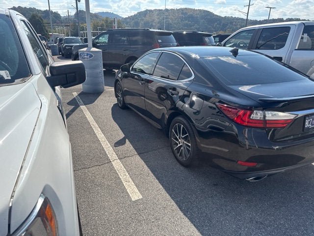 Used 2016 Lexus ES 350 w/ Premium Package w/Wood Trim FWD image 7