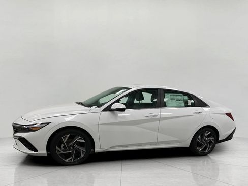 New 2026 Hyundai Elantra Limited image 7