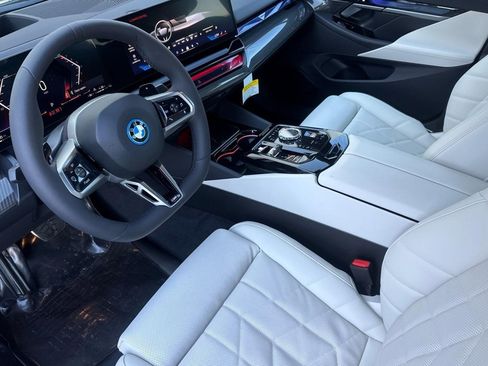 New 2026 BMW 550e xDrive w/ Executive Package AWD/4WD image 4