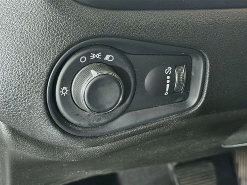 Used 2021 Jeep Renegade Sport FWD image 17