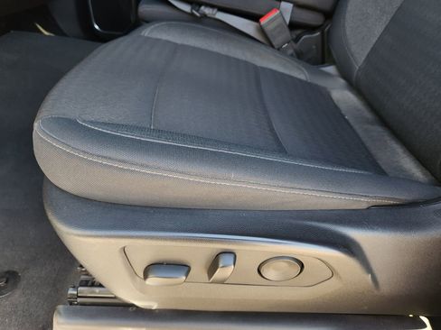 Used 2025 Chevrolet Silverado 2500 LT w/ Convenience Package image 33