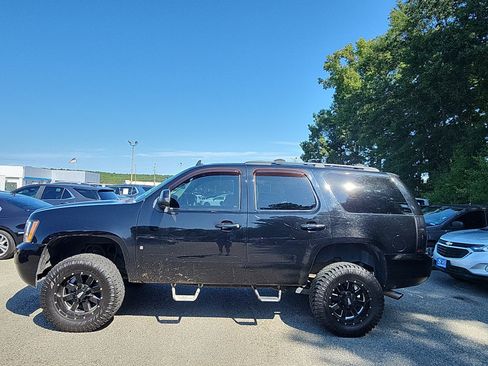Used 2009 Chevrolet Tahoe LT w/ Luxury Package AWD/4WD image 2