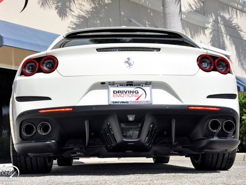 Used 2017 Ferrari GTC4Lusso AWD/4WD image 21
