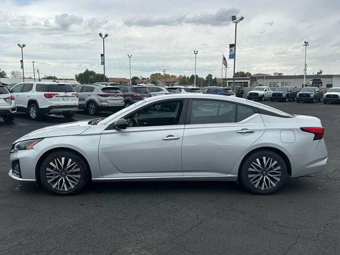 Used 2024 Nissan Altima 2.5 SV FWD image 6