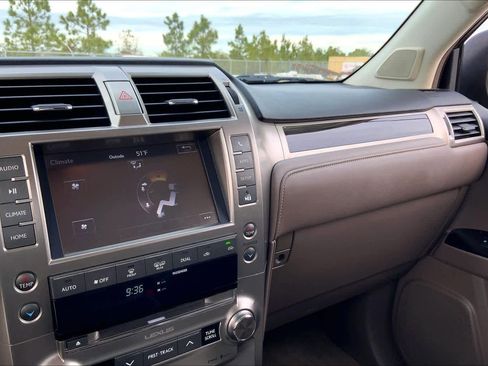 Used 2019 Lexus GX 460 image 34