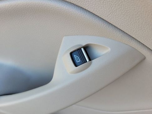 Used 2019 Ford Escape Titanium image 14