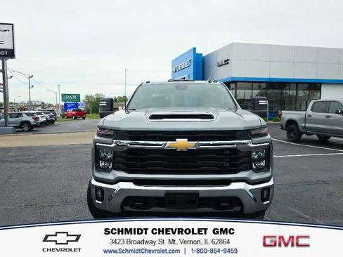 Used 2025 Chevrolet Silverado 2500 LT image 2